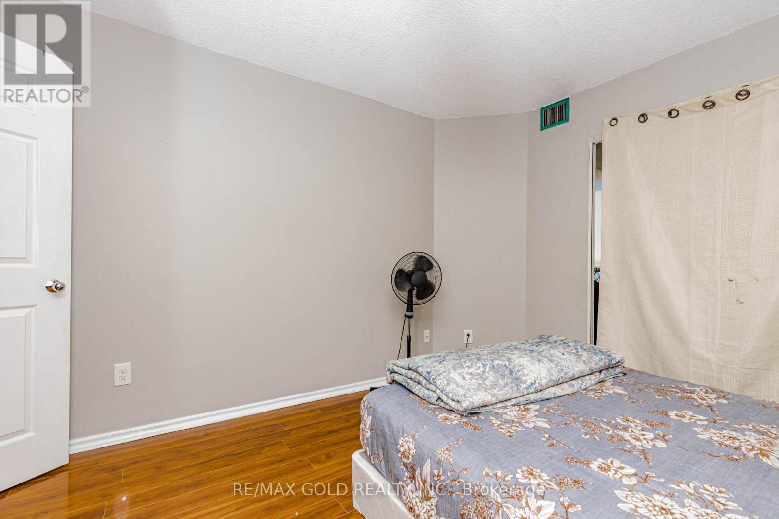 #PH 201 325 WEBB DRIVE - 33