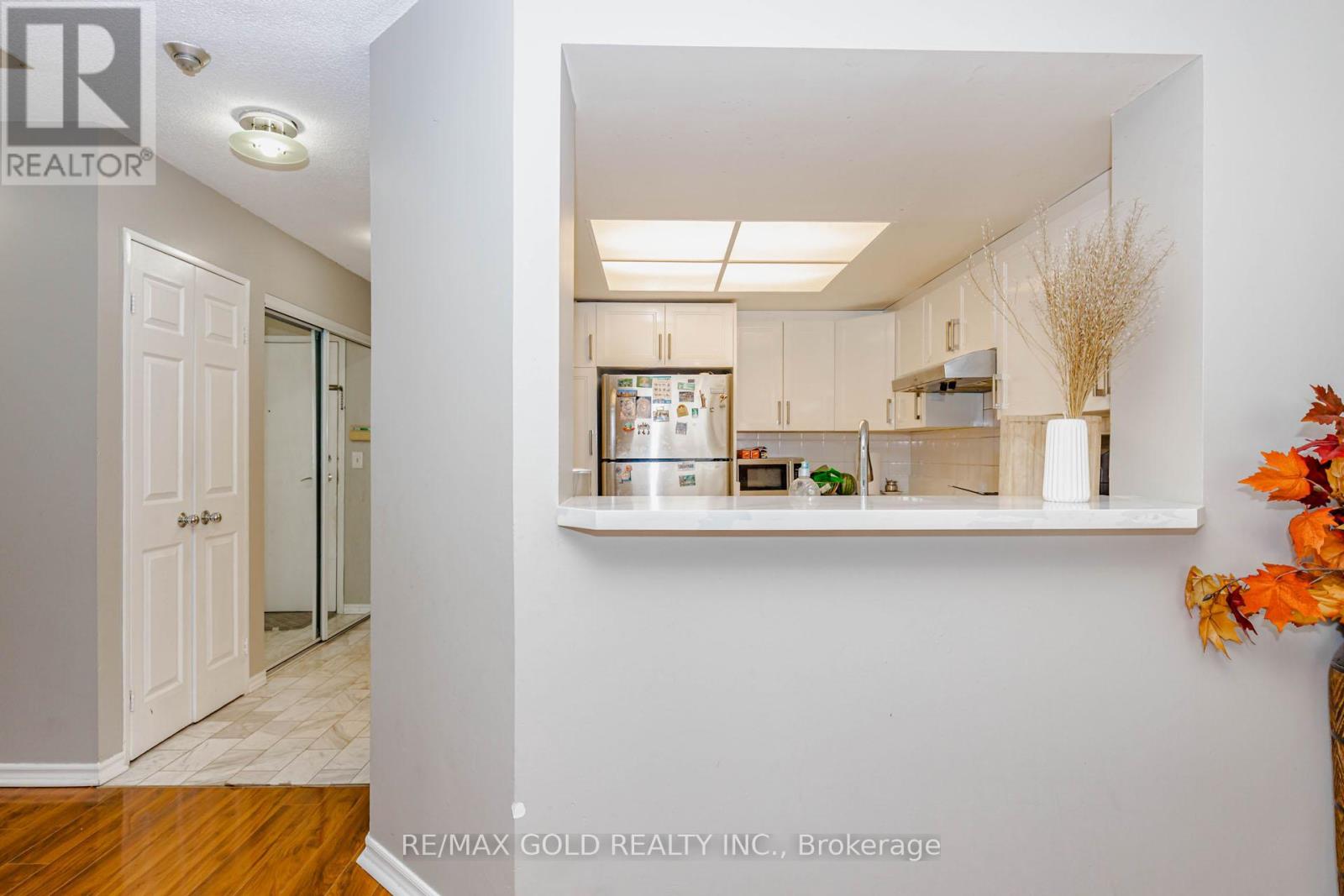 #PH 201 325 WEBB DRIVE - 12