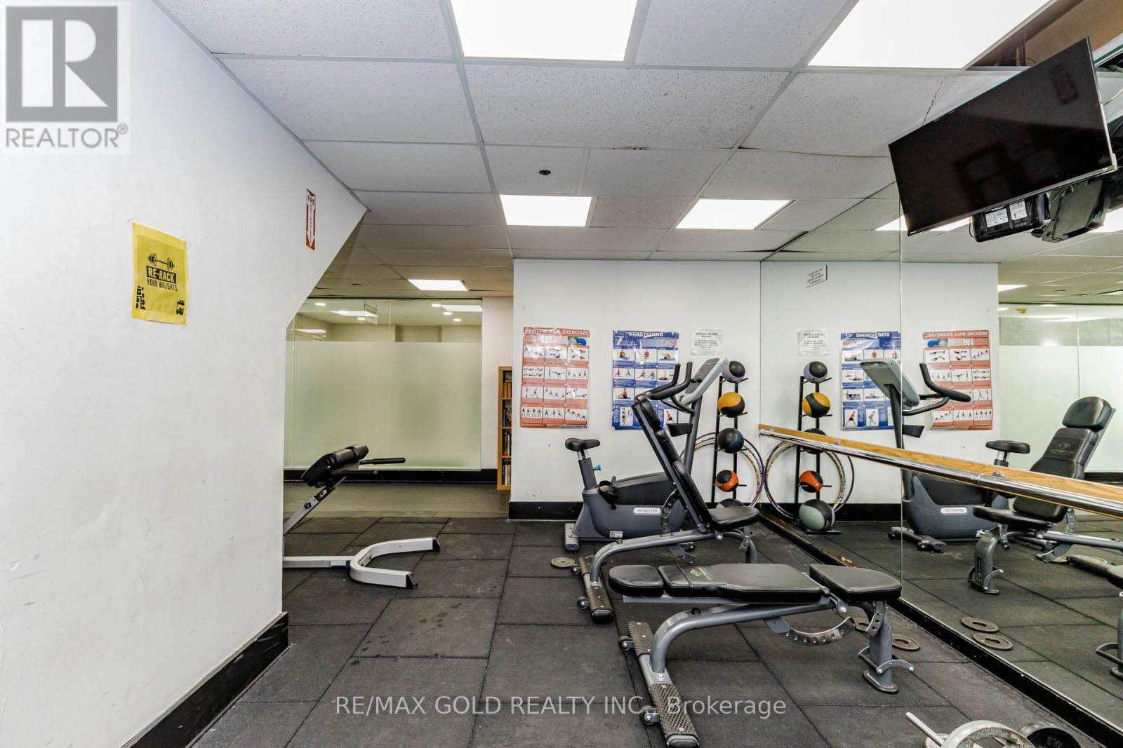 #PH 201 325 WEBB DRIVE - 39