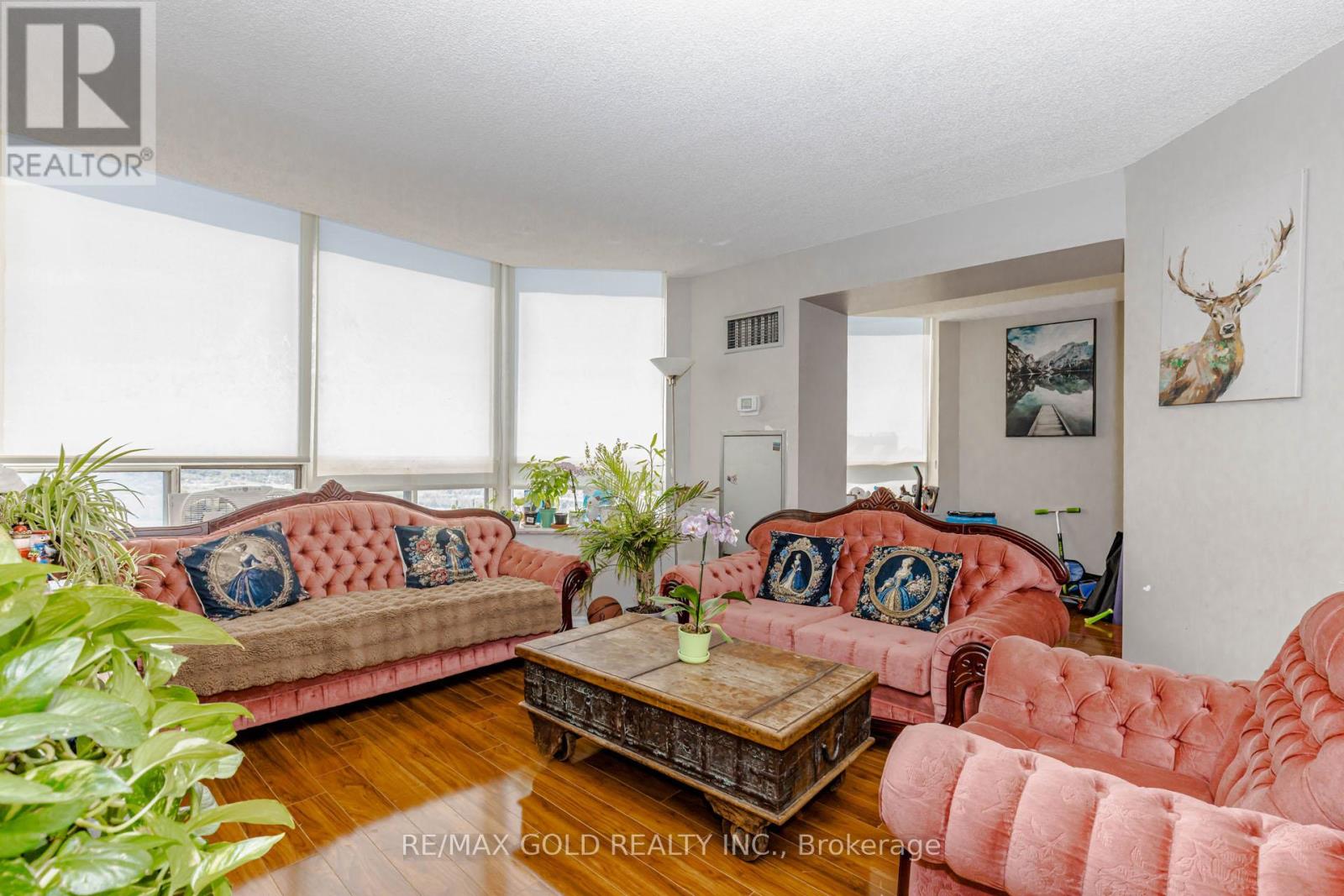 #PH 201 325 WEBB DRIVE - 22