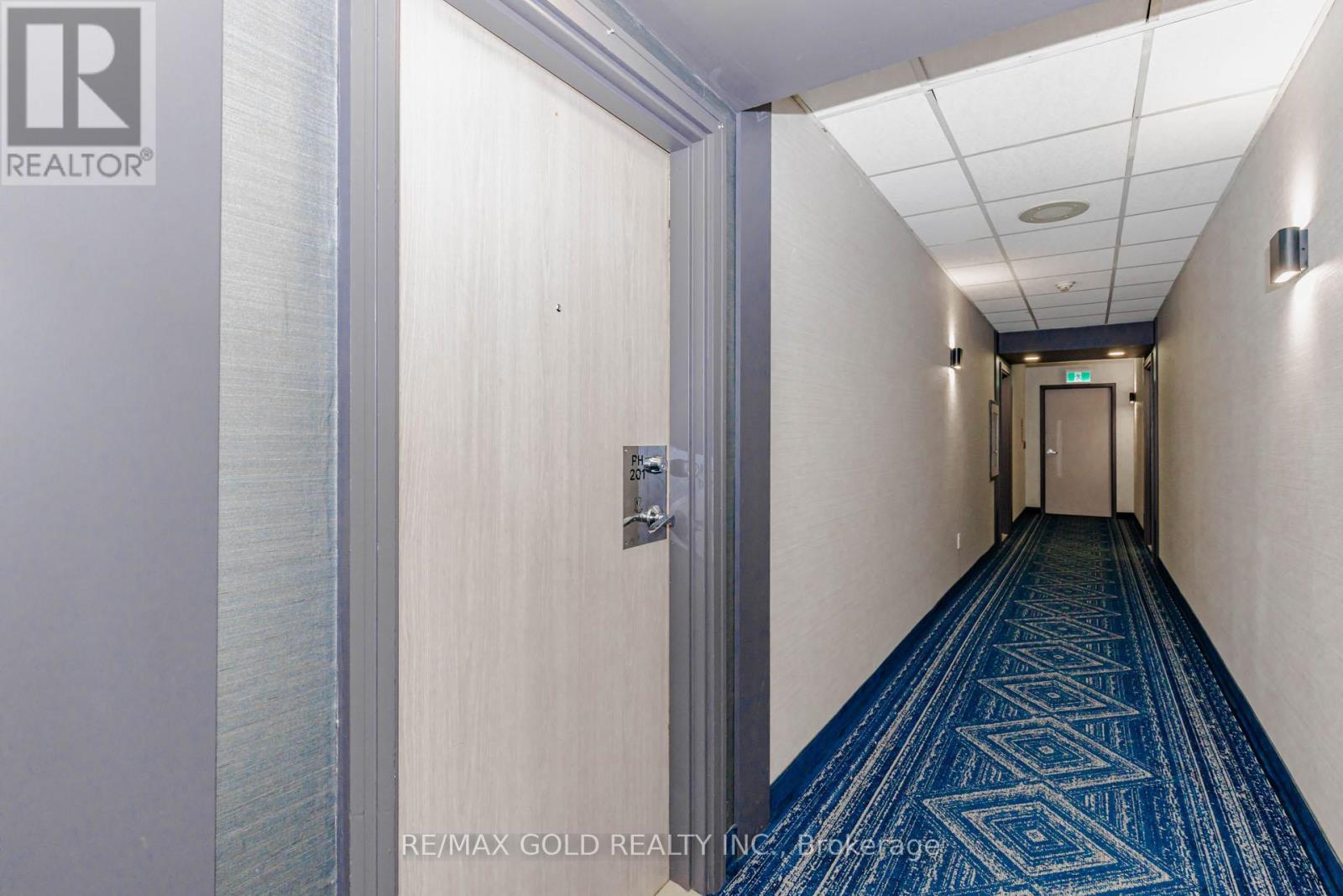 #PH 201 325 WEBB DRIVE - 8