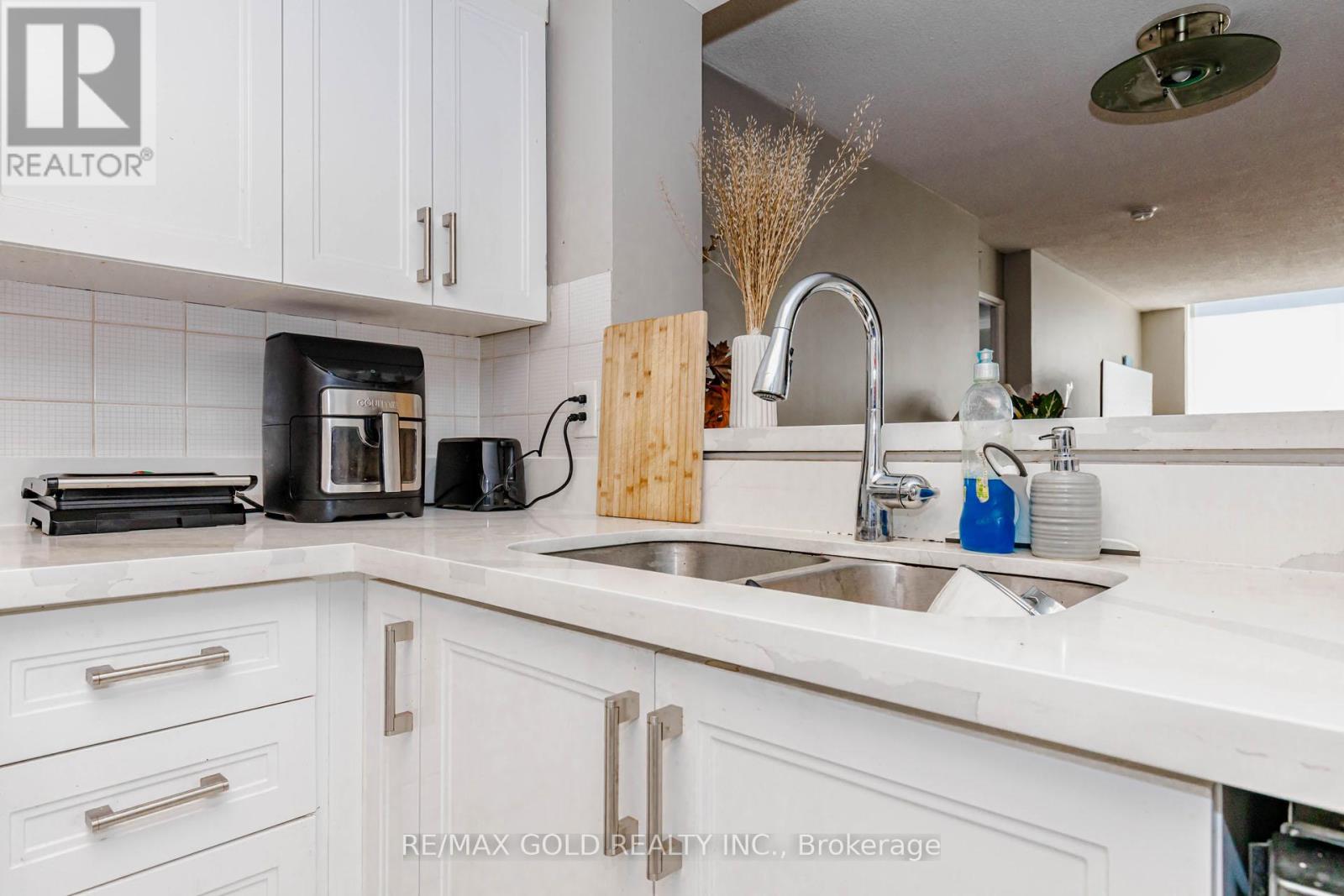 #PH 201 325 WEBB DRIVE - 16