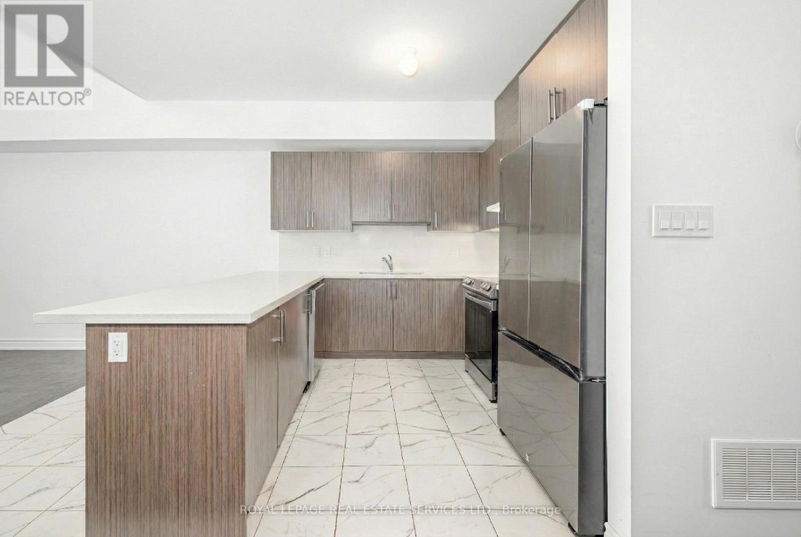 6 TURNBERRY COURT - 4