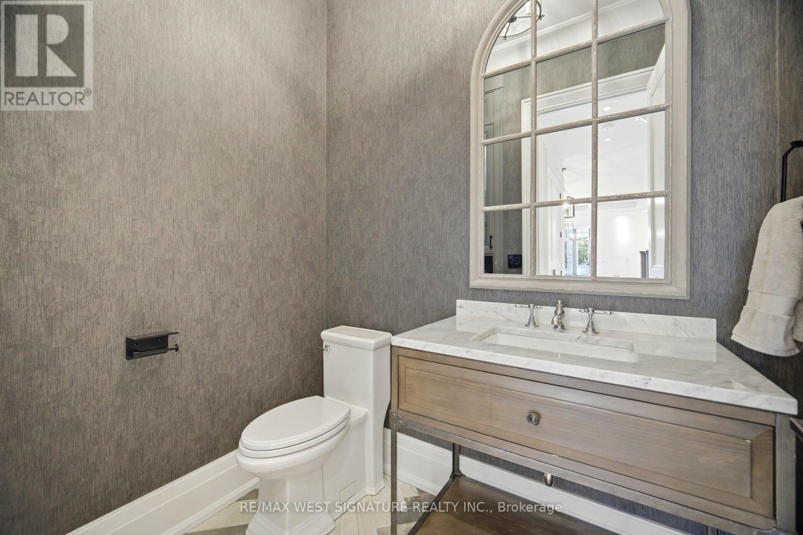 76 LYNWOOD CRESCENT - 24