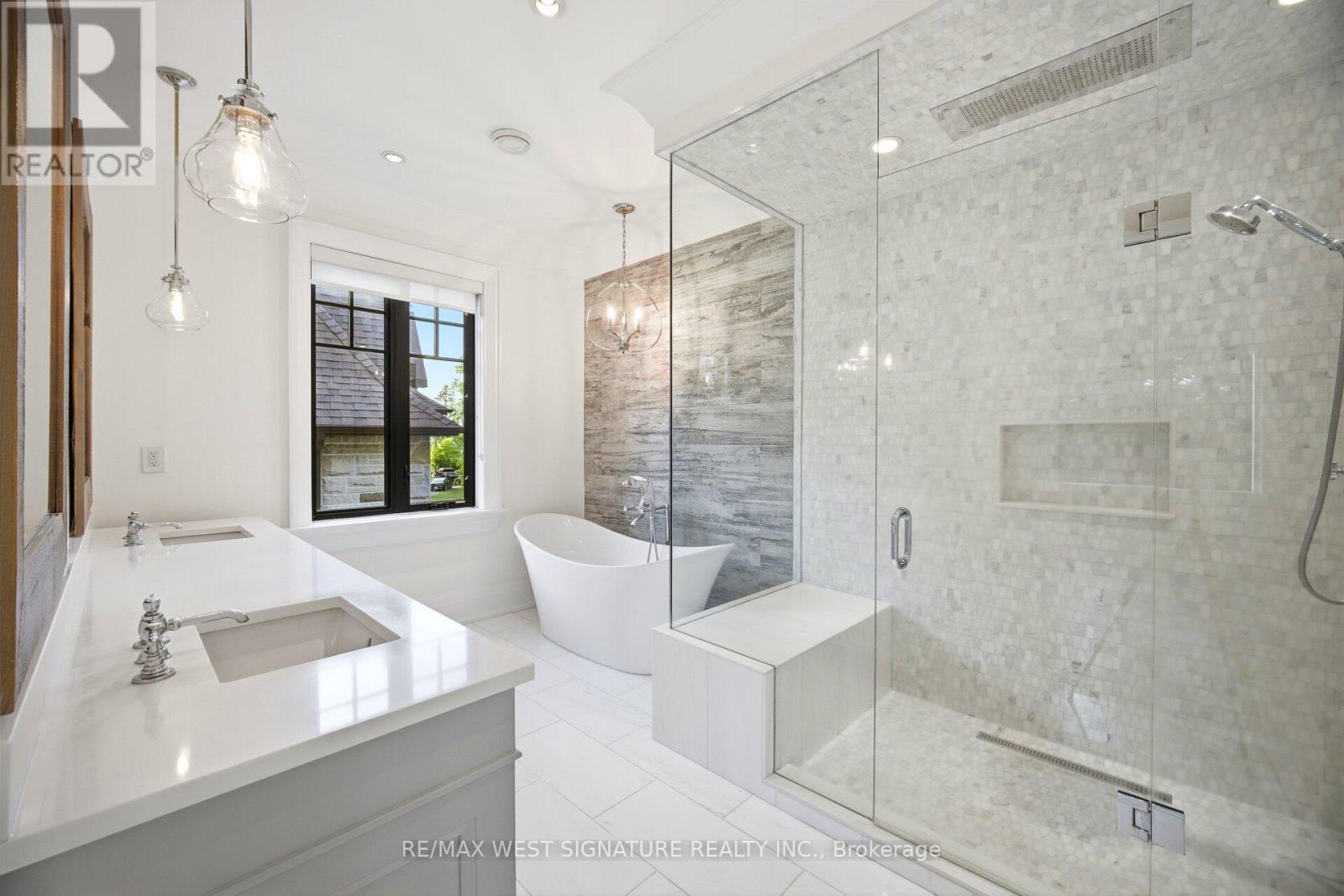 76 LYNWOOD CRESCENT - 28