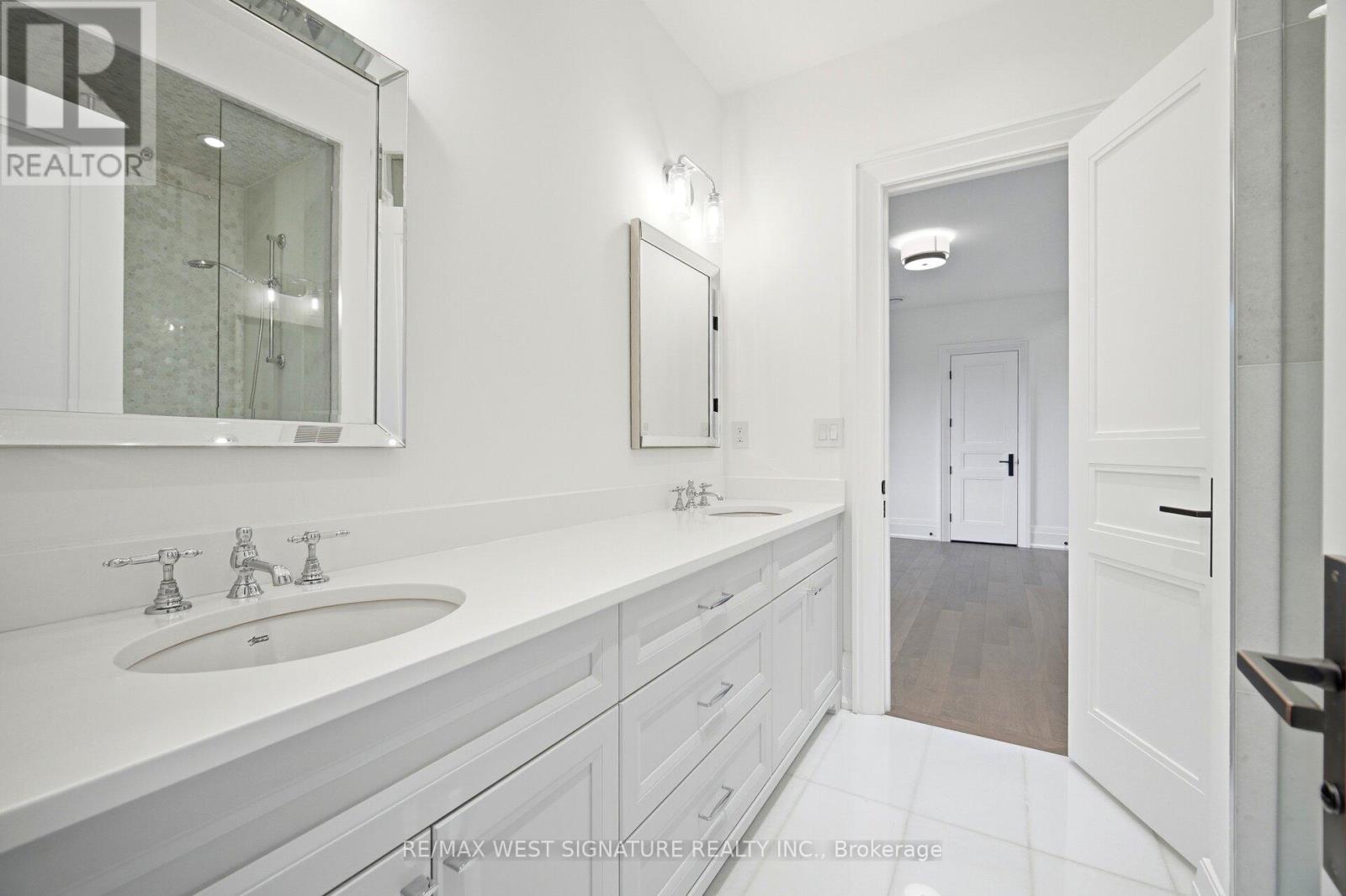 76 LYNWOOD CRESCENT - 36
