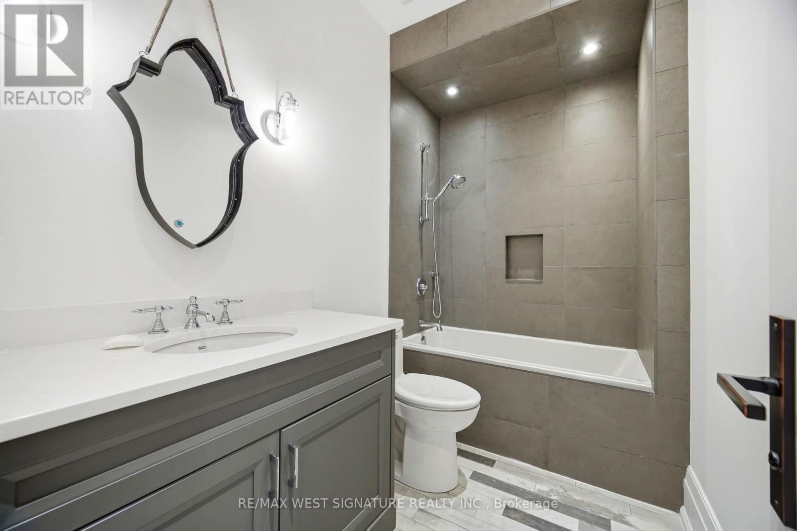 76 LYNWOOD CRESCENT - 33