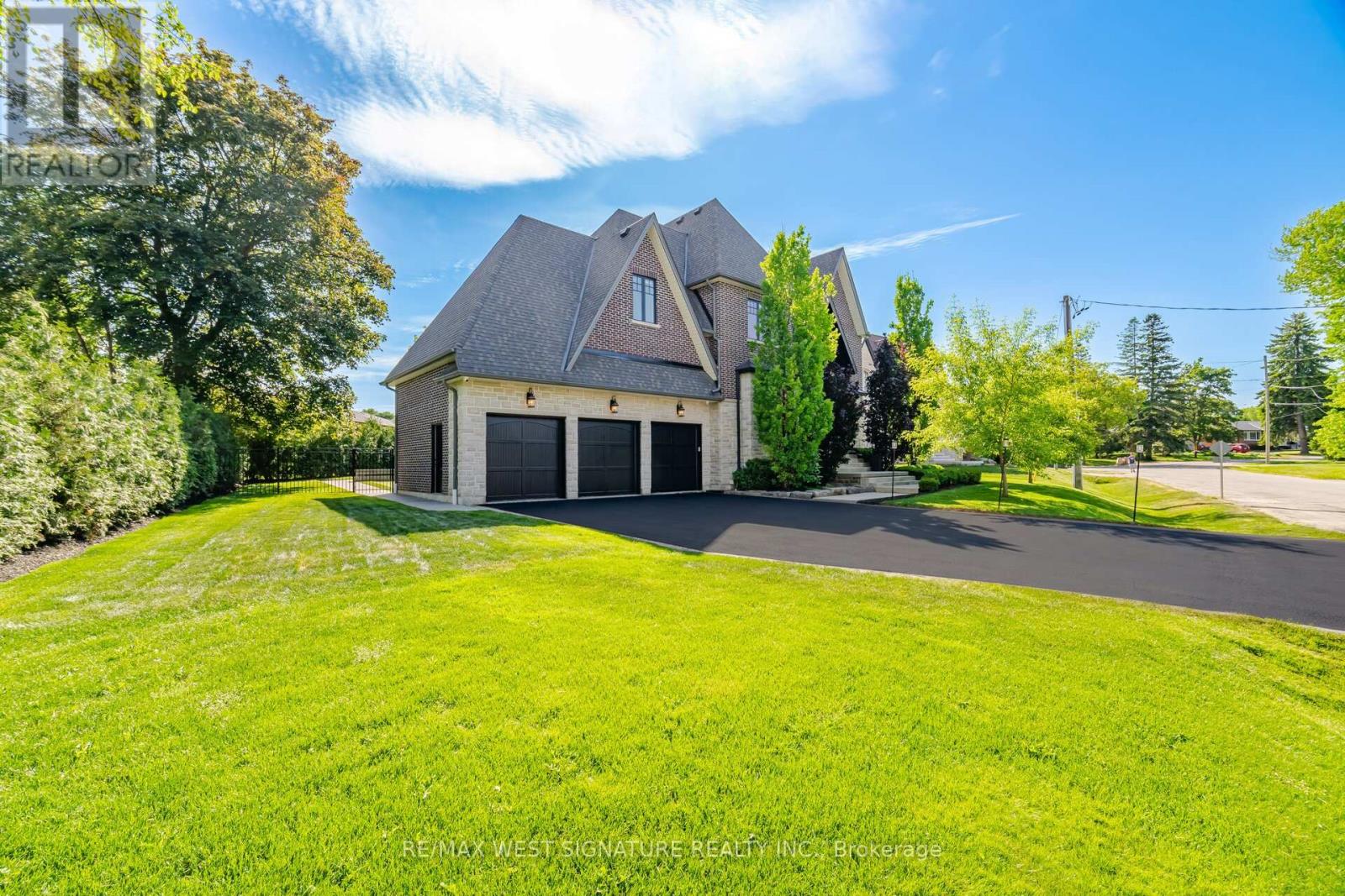 76 LYNWOOD CRESCENT - 48
