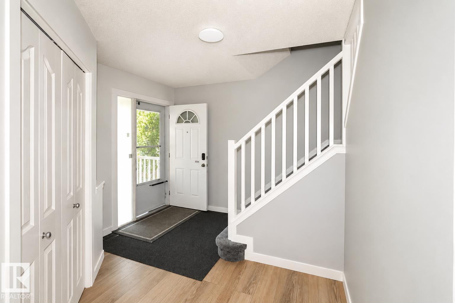 8523 7 AV SW SW - 11