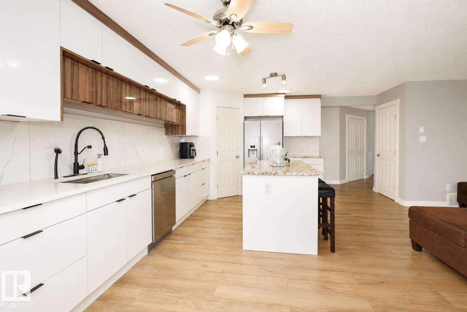 8523 7 AV SW SW - 12