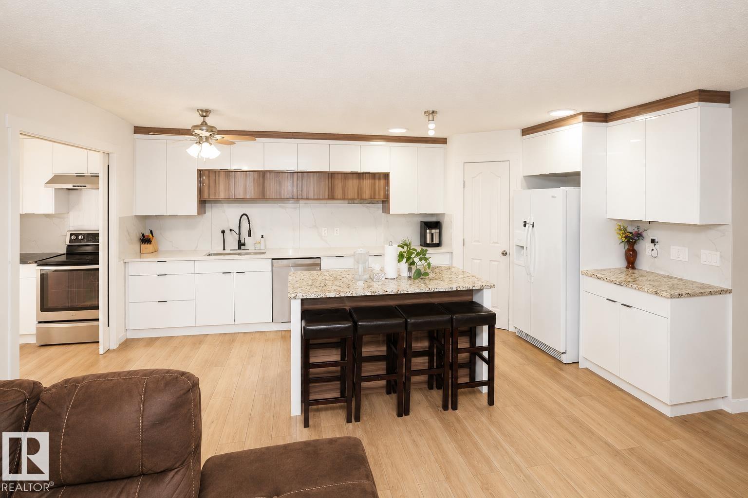 8523 7 AV SW SW - 13