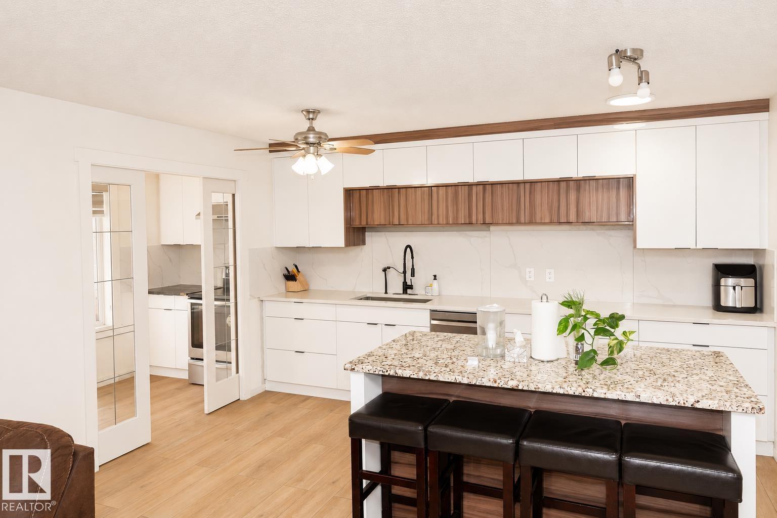 8523 7 AV SW SW - 15