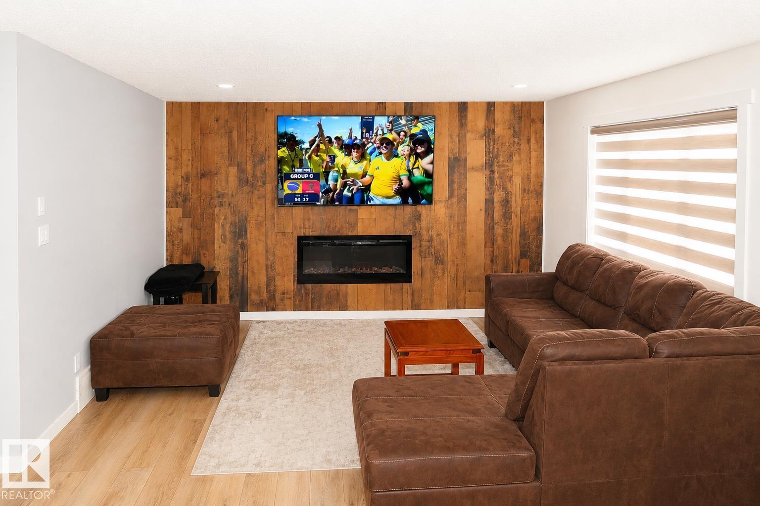 8523 7 AV SW SW - 16