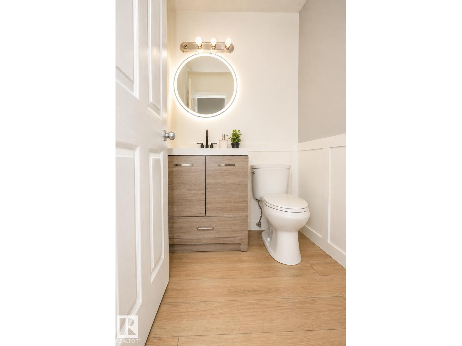 8523 7 AV SW SW - 17