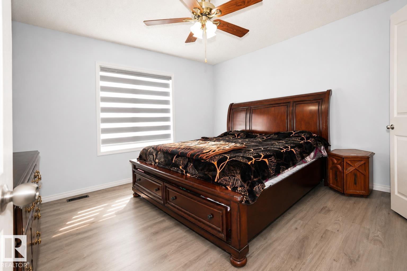8523 7 AV SW SW - 21