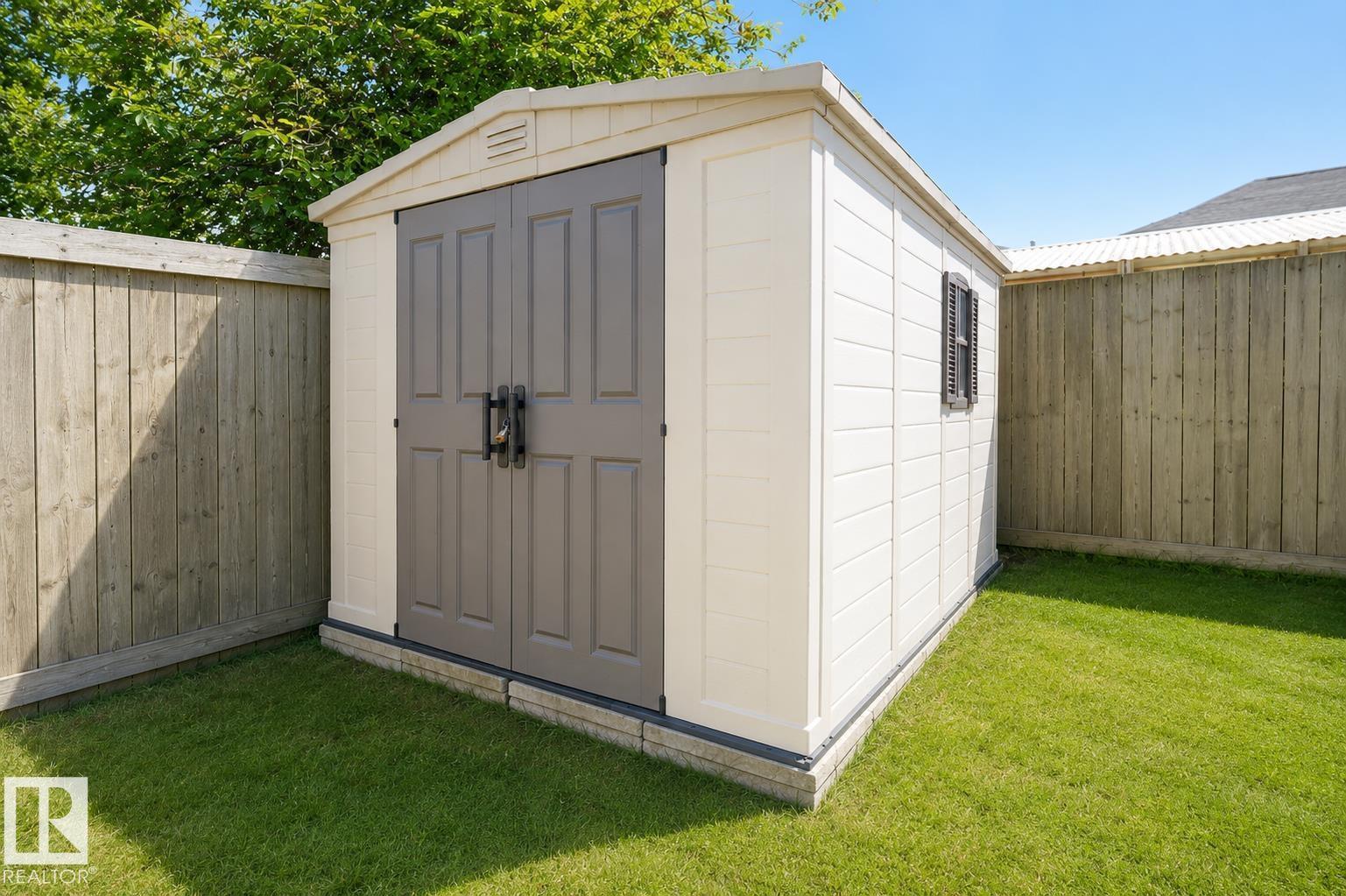 8523 7 AV SW SW - 5