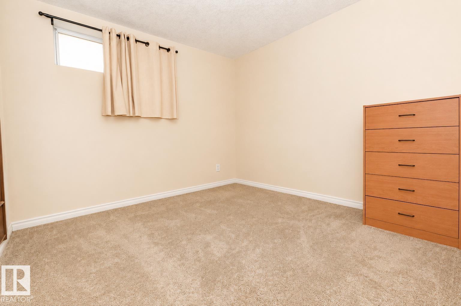 8523 7 AV SW SW - 7