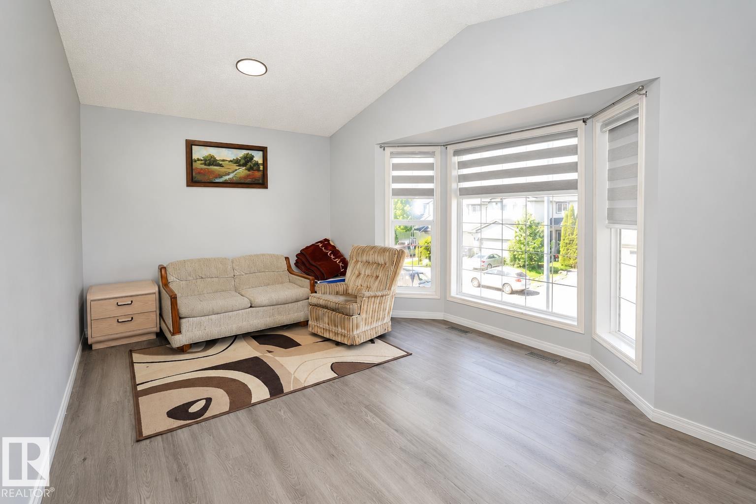 8523 7 AV SW SW - 9