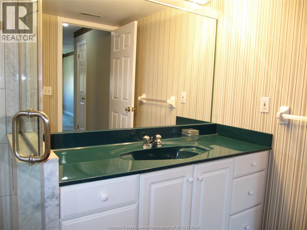 #213 310 VILLAGE GROVE DRIVE - 13