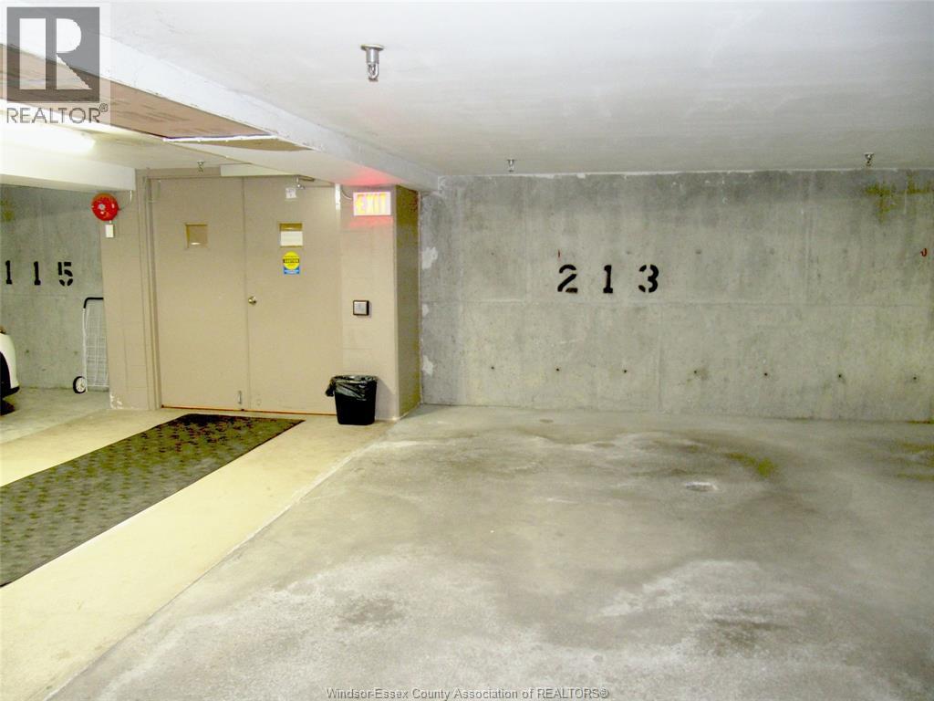 #213 310 VILLAGE GROVE DRIVE - 17