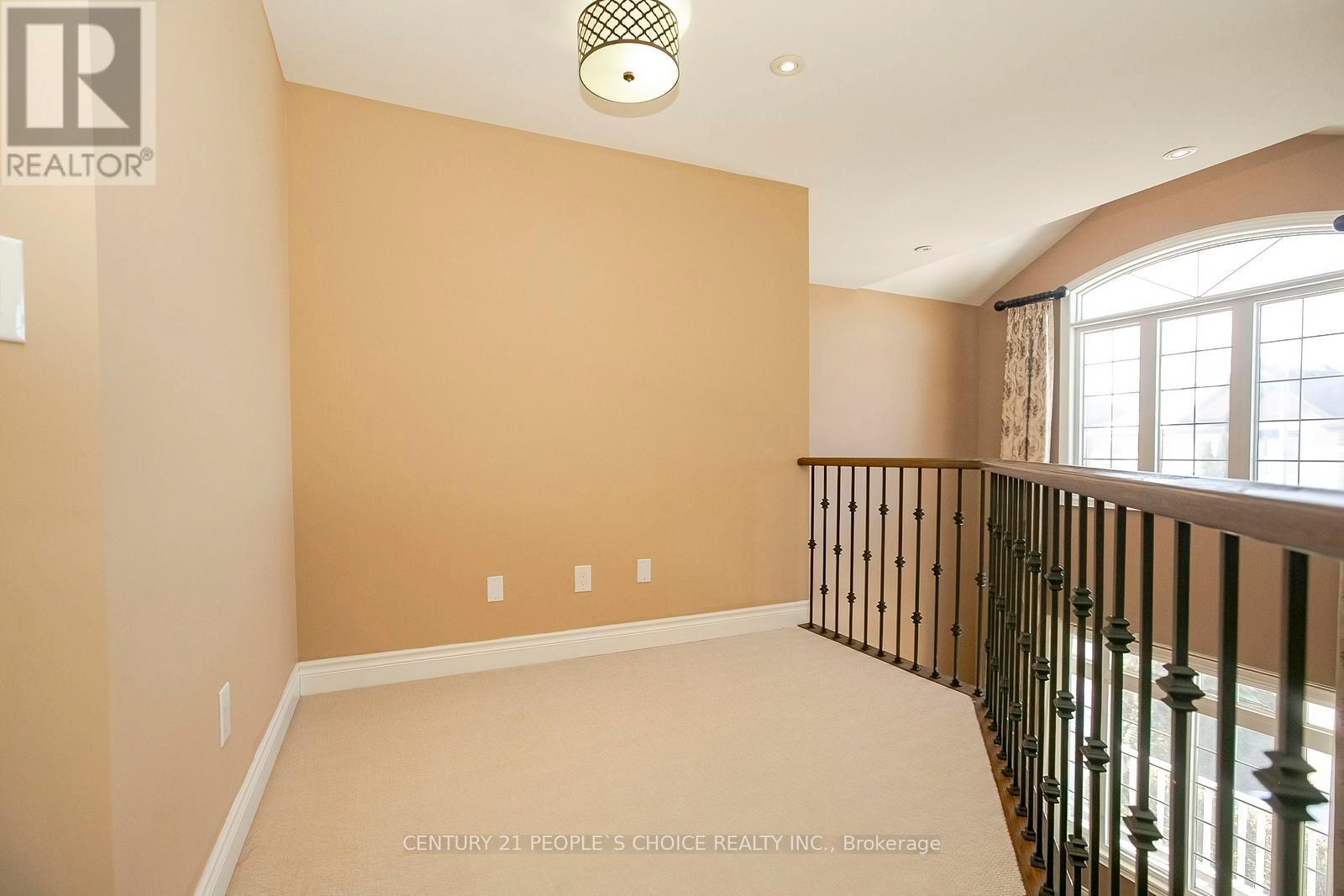 35 MORLAND CRESCENT - 27