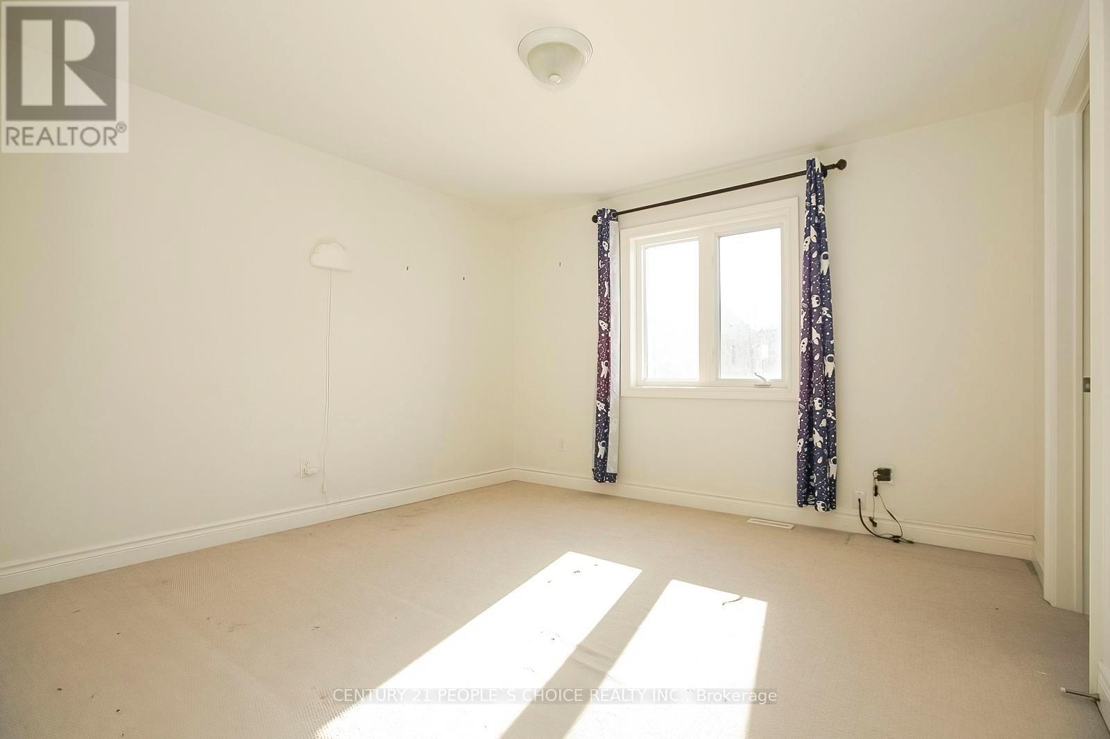 35 MORLAND CRESCENT - 33