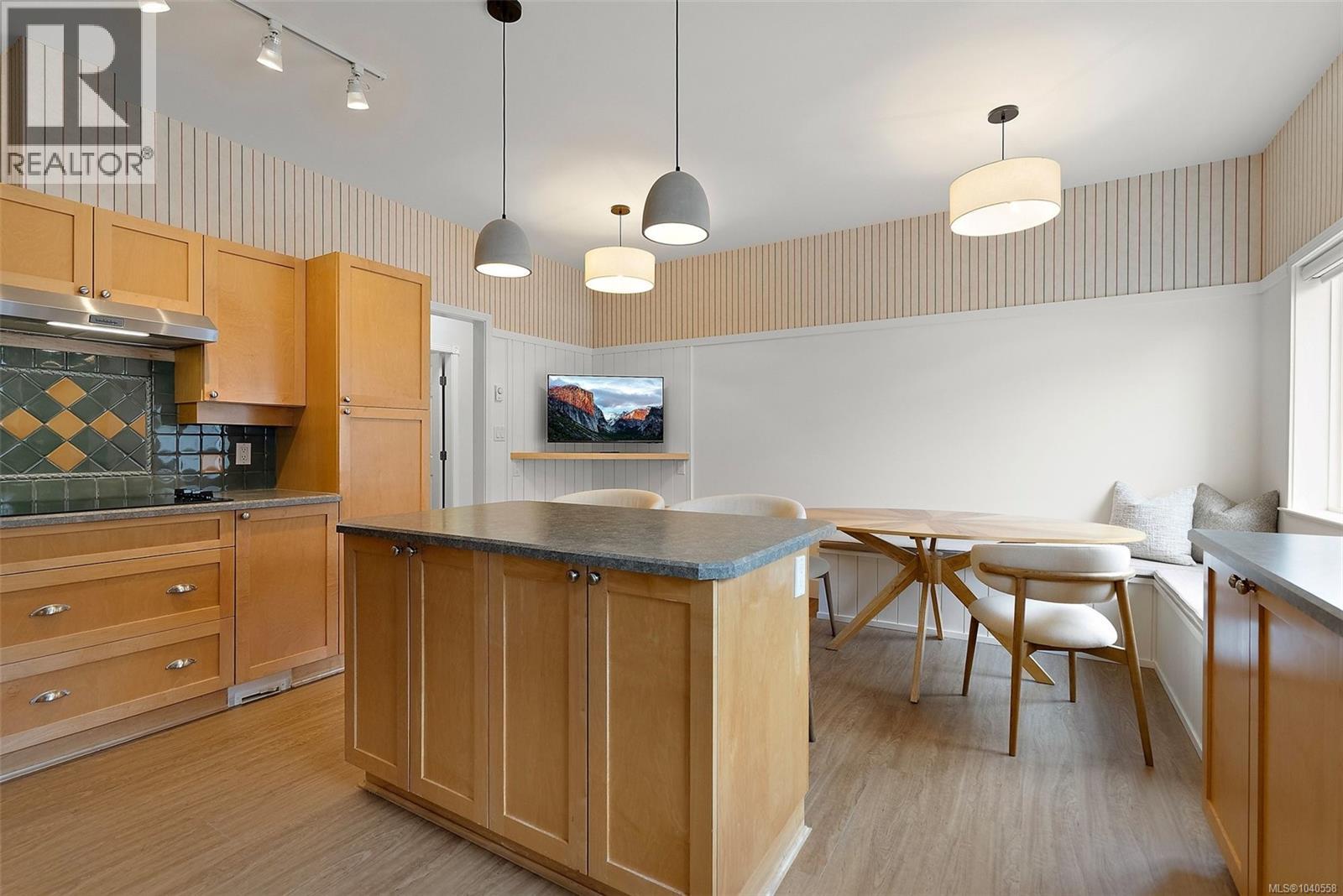 #13 2235 Harbour Rd - 3
