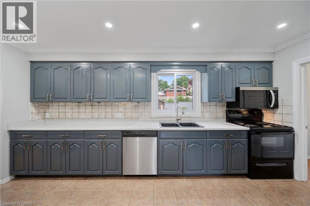 4-bedroom home for sale at 39 HOLDEN Avenue, Simcoe ON · photo 17 of 43