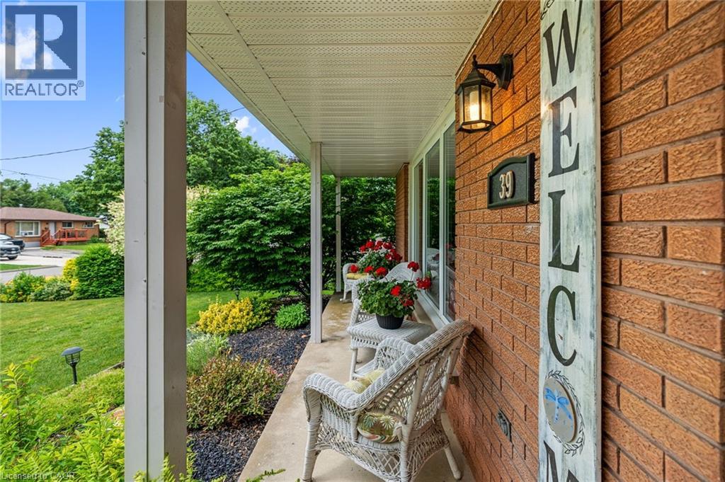 4-bedroom home for sale at 39 HOLDEN Avenue, Simcoe ON · photo 7 of 43