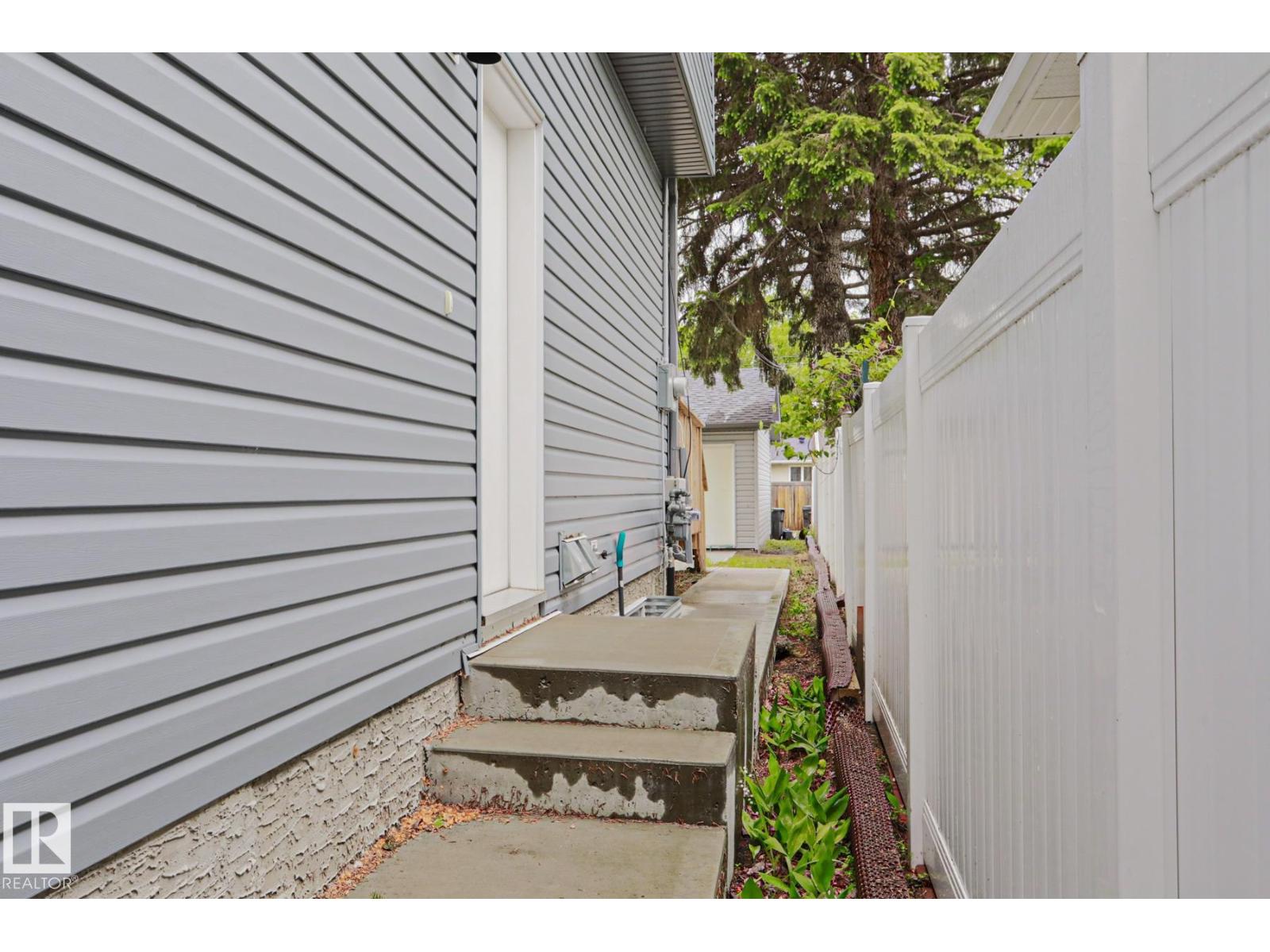 10628 81 ST NW NW - 43