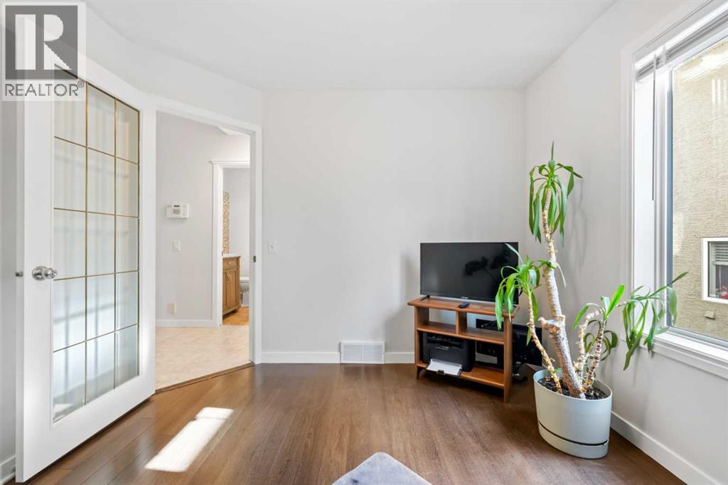 28 Mt Norquay Gate SE — photo 20