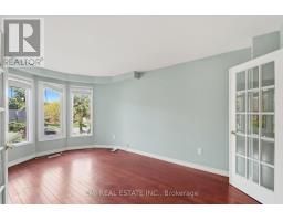 Kitchen - 31 Castlehill Road, Brampton, ON L6X4E3 Photo 8