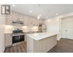 G-suite - 16 Little Boulevard, Toronto, ON M6E4N2 Photo 11