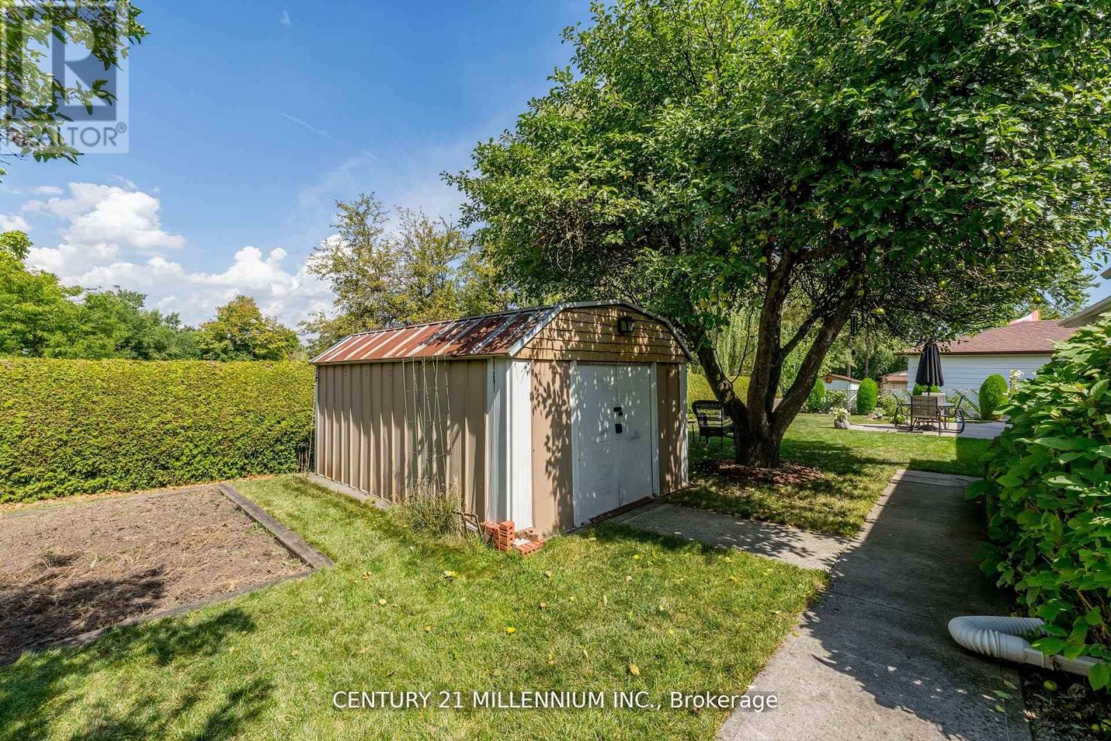 20 DUNBLAINE CRESCENT - 21