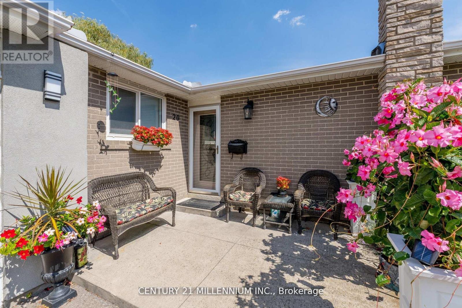 20 DUNBLAINE CRESCENT - 3