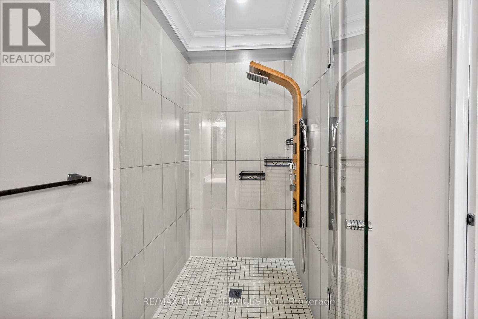 28 PENDERGAST COURT - 25