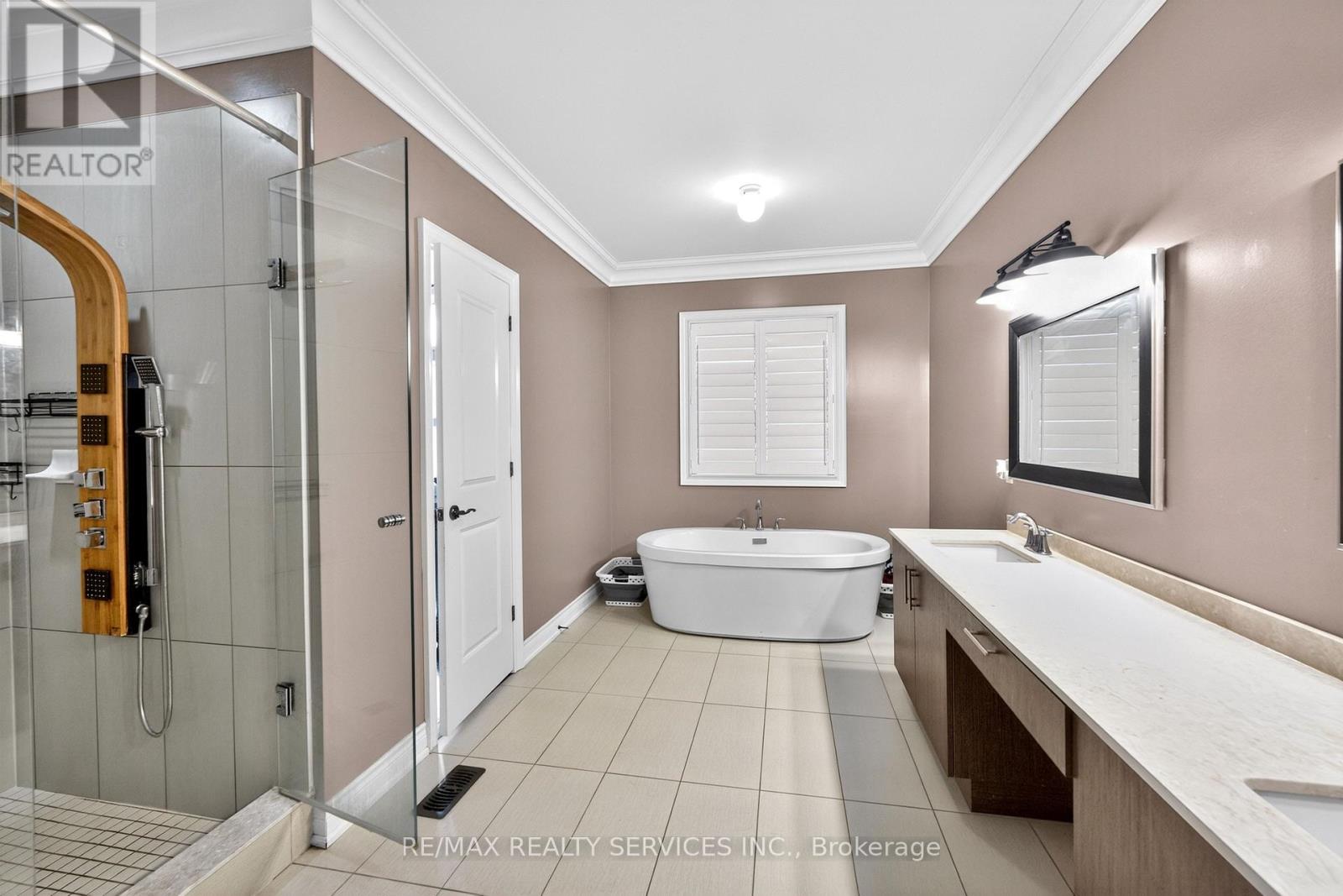 28 PENDERGAST COURT - 26