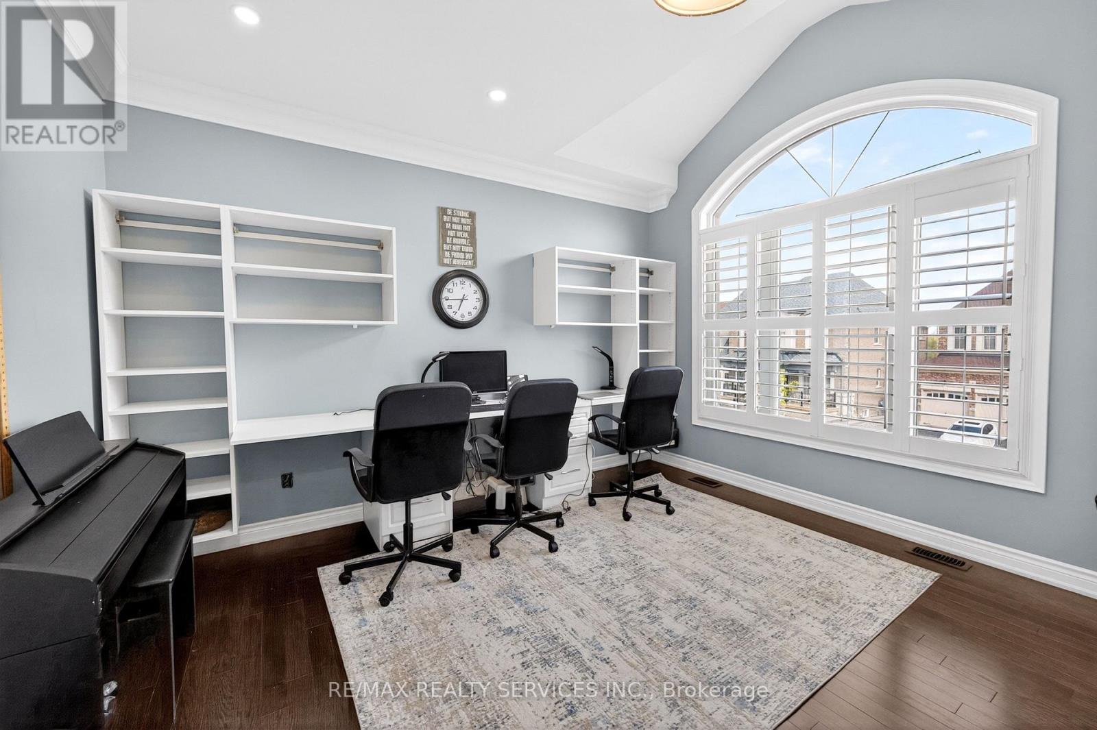 28 PENDERGAST COURT - 28