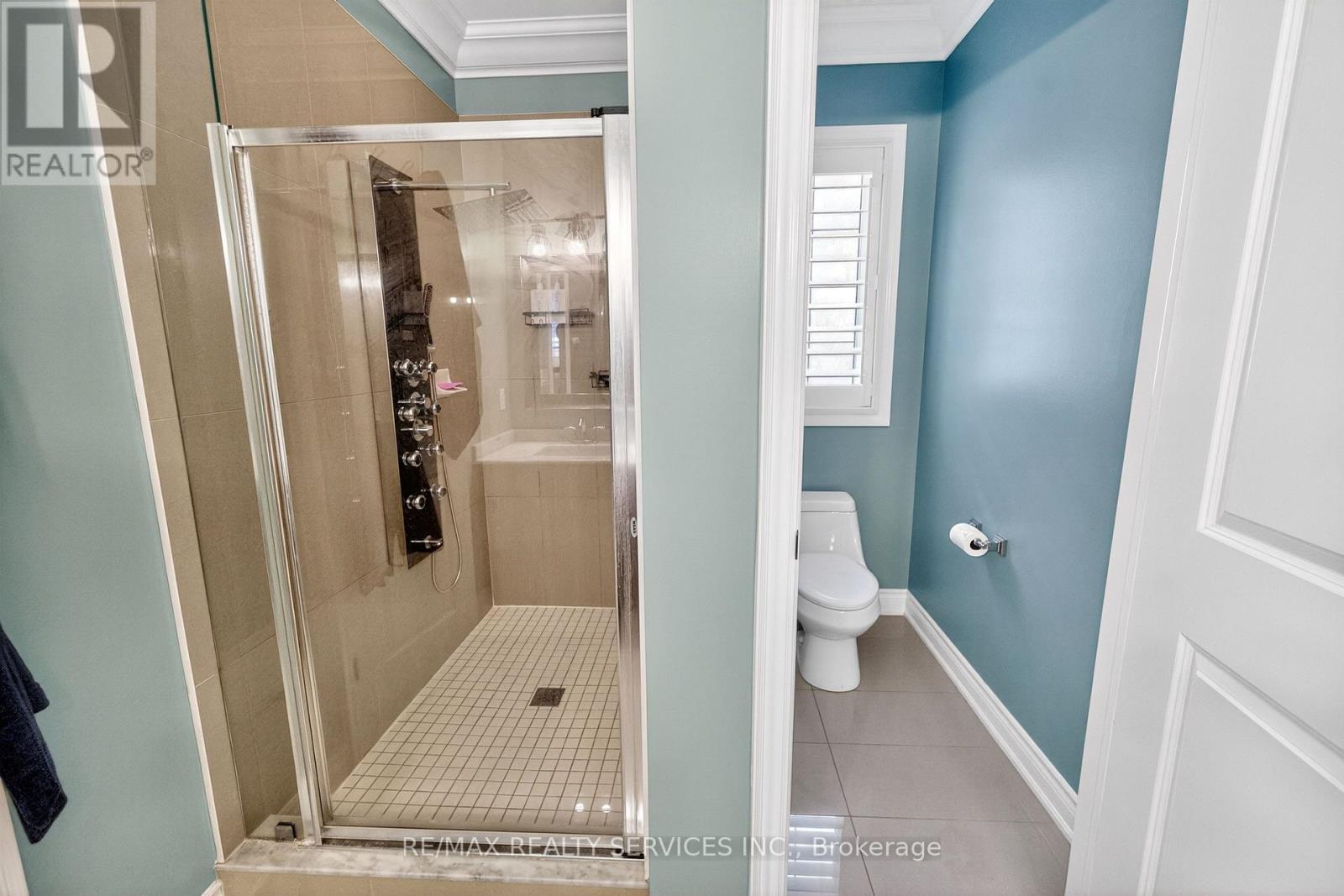 28 PENDERGAST COURT - 30
