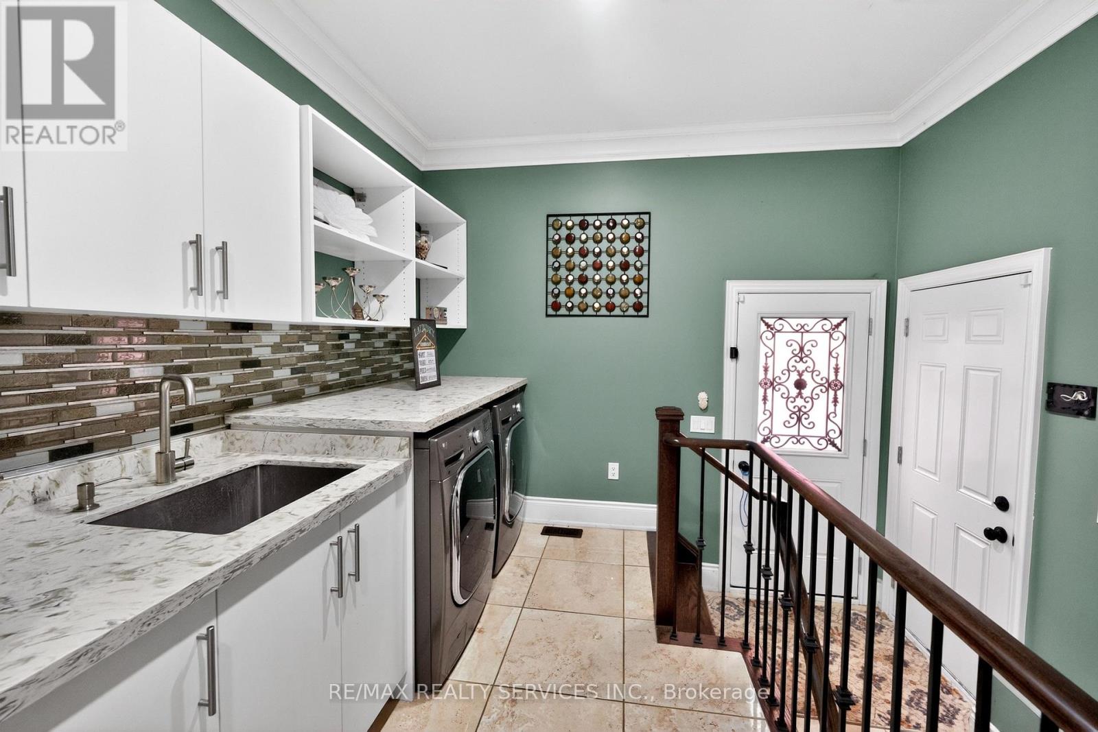 28 PENDERGAST COURT - 36