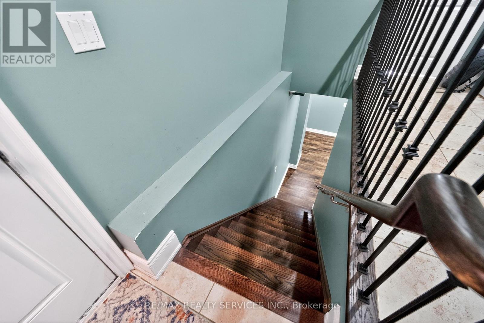 28 PENDERGAST COURT - 37