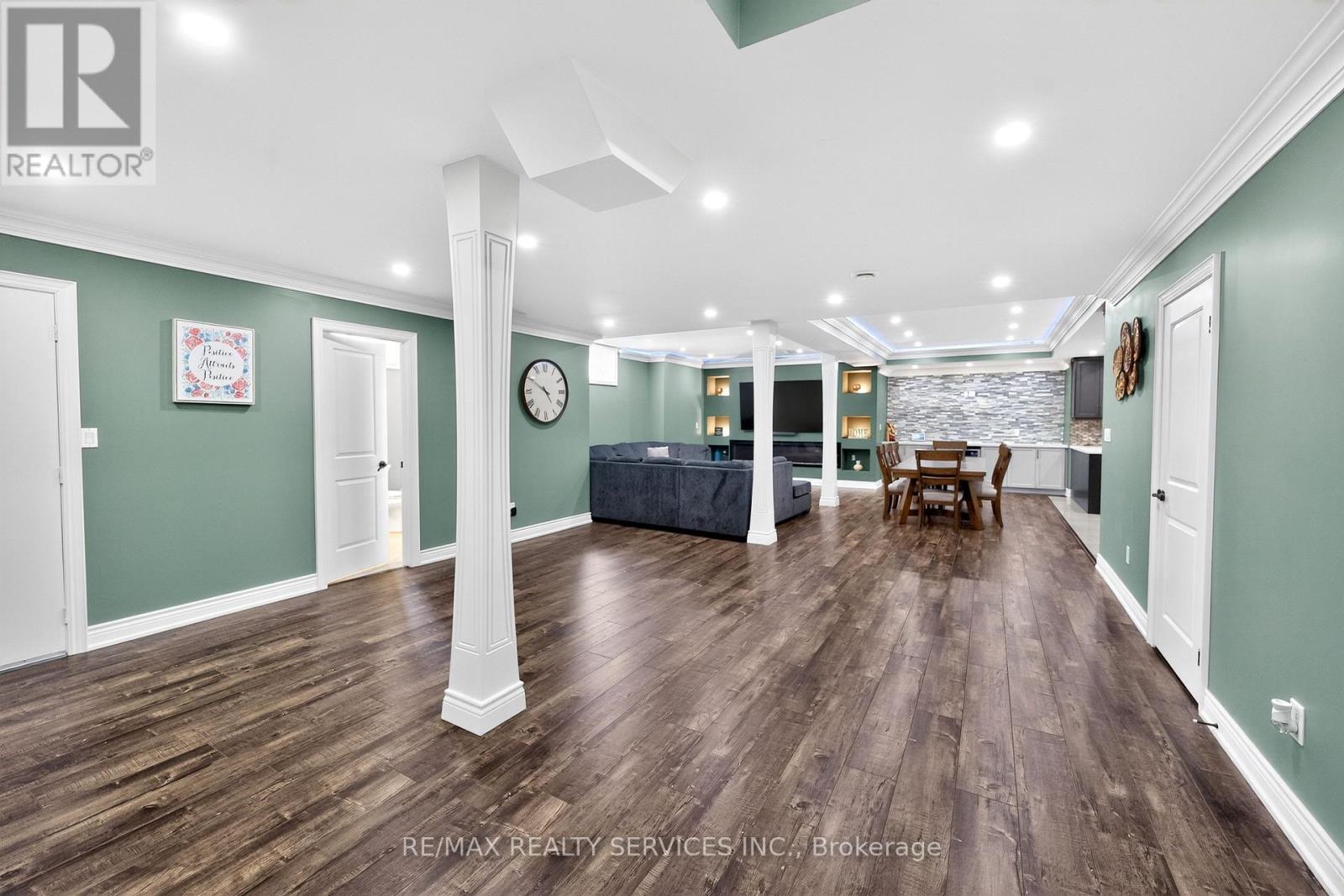 28 PENDERGAST COURT - 38