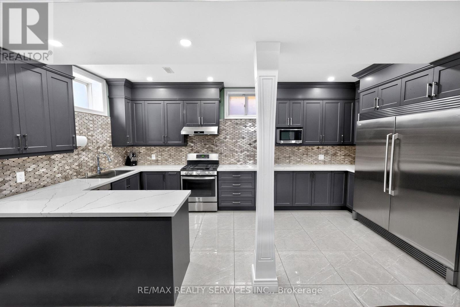 28 PENDERGAST COURT - 43