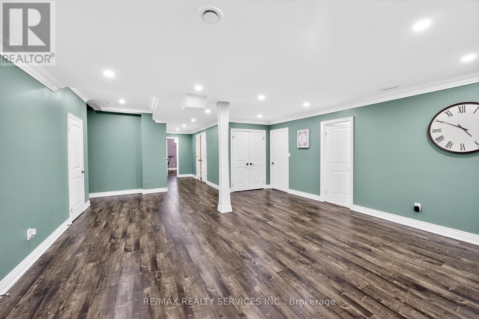 28 PENDERGAST COURT - 44