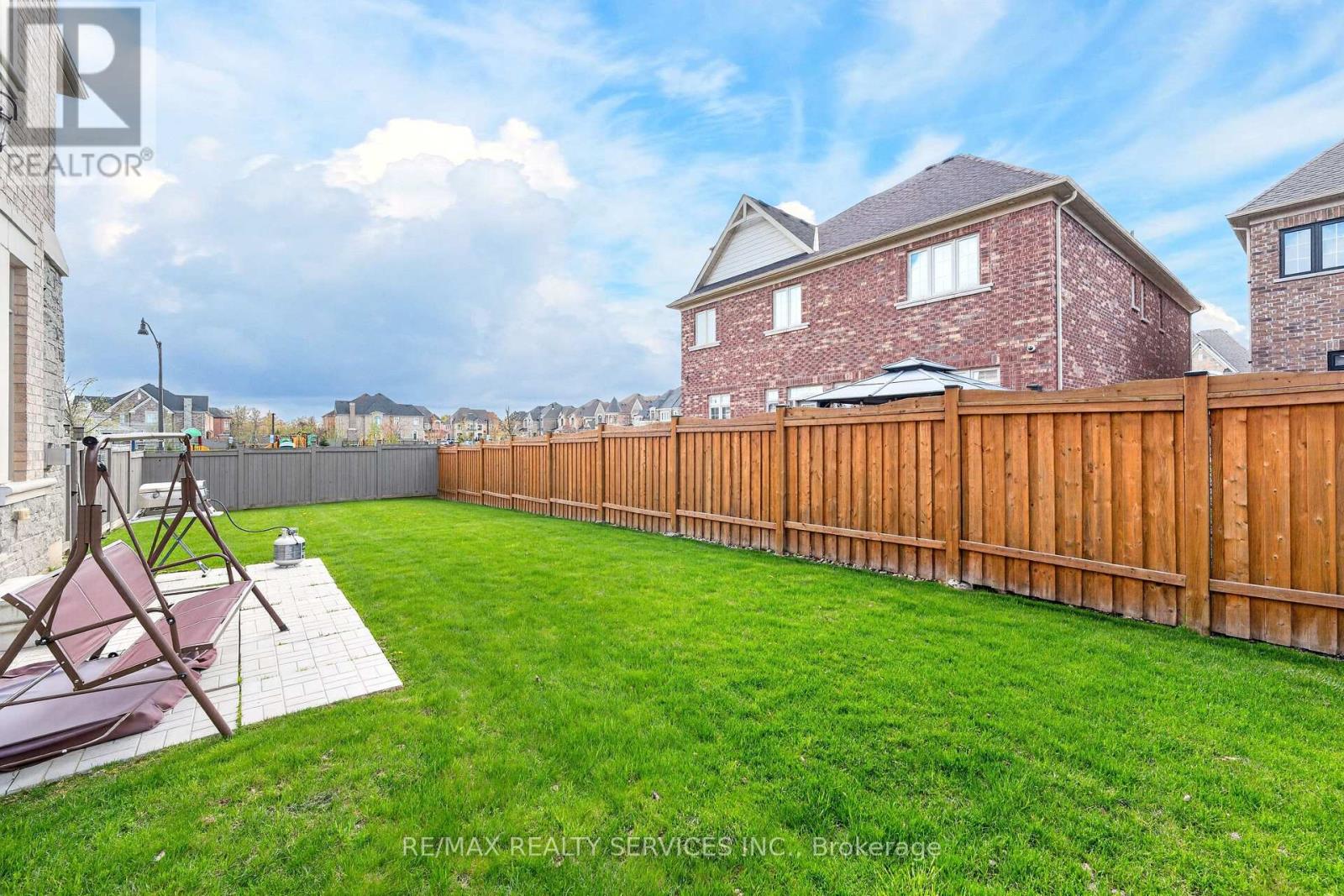 28 PENDERGAST COURT - 48
