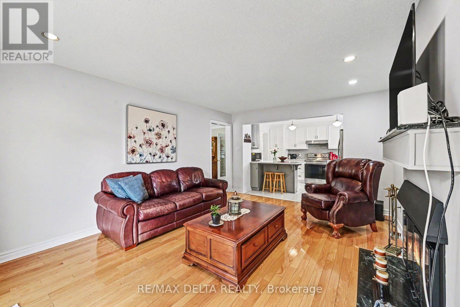 4 Bed, 3 Bath House for Sale in Ottawa – 1462 LAURIN CRESCENT, Ottawa – MLS# X13451194 - Image 11