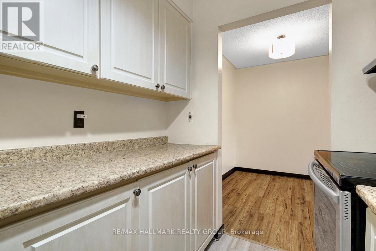 #401C 2041 ARROWSMITH DRIVE - 14
