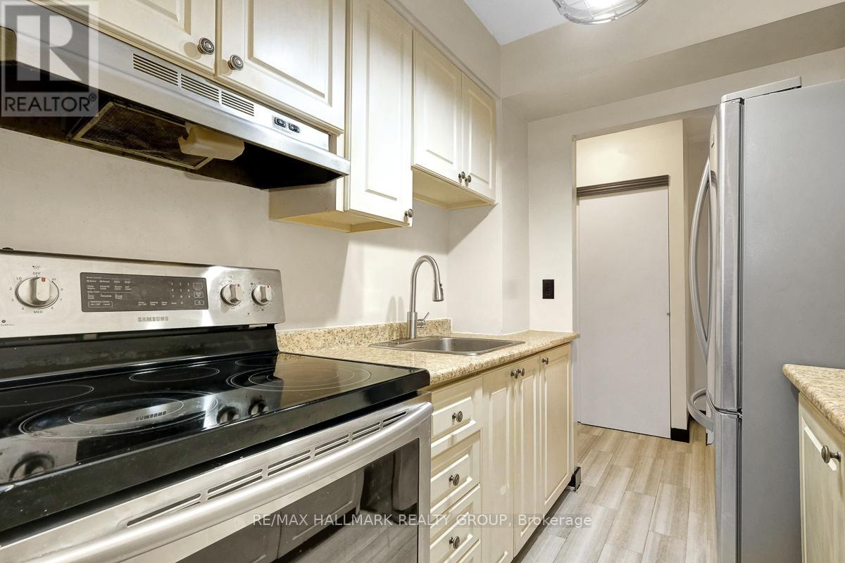 #401C 2041 ARROWSMITH DRIVE - 13