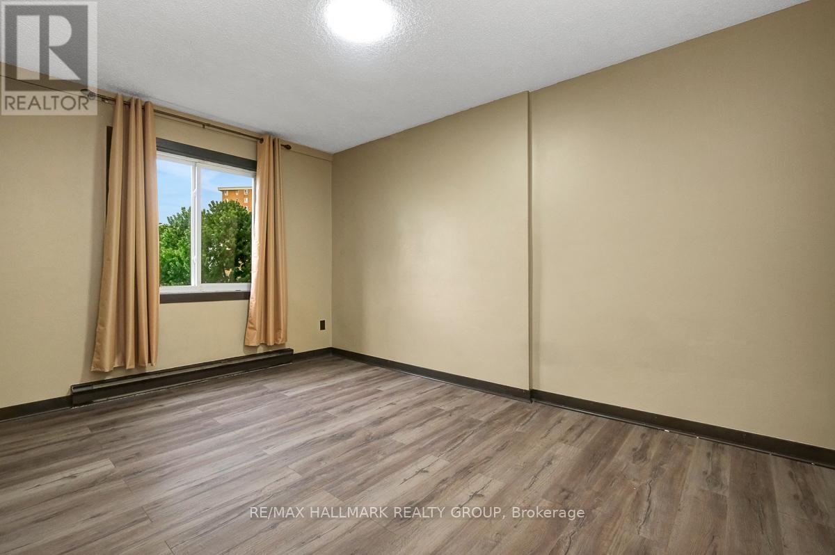 #401C 2041 ARROWSMITH DRIVE - 16