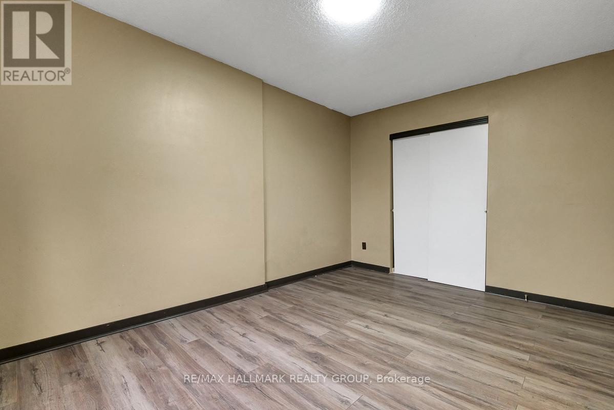 #401C 2041 ARROWSMITH DRIVE - 17